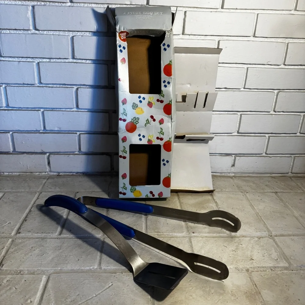 Two piece barbecue set in box